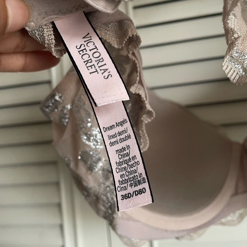 Victoria’s Secret Bra 36D - Picture 3 of 4